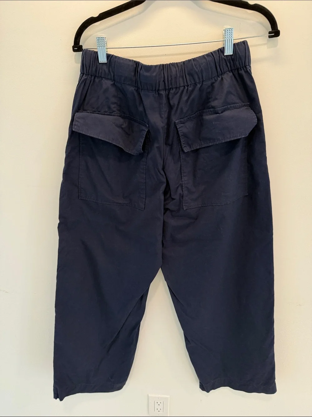Banana Republic Women’s Preppy Navy Poplin Casual Pants medium.